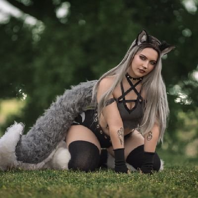 26♊ Cosplayer🪡 Fashionista 👗 Married💍 Bird mommy of aki and laboon🐦 ADHD ✨️ Honda CB125F🏍️ IRL asuka🩸 Tonny Chooper addict 🍄 bird enthusiast 🦜🦚🦉🪶