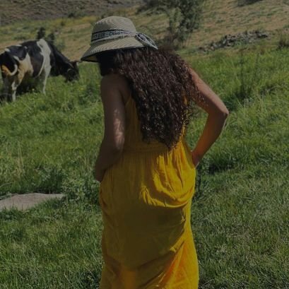 «انسان نمیتواند به پرواز درآید
مگر آنکه ابتدا به لبه پرتگاه برسد..»