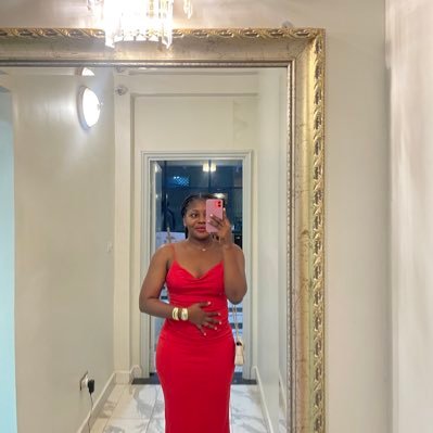 Toujours garder le sourire 😊 . Love yourself first 🙏🏽 👩🎓 Master en Gestion du Commerce International et Supply Chain Management