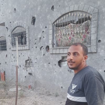 💔 Hassan lives in a tent in Gaza with his pregnant wife & 10 family members.
They haven’t had bread in 10 days.
His wife is malnourished. His father needs medi