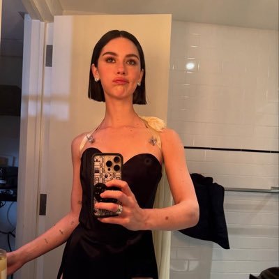 ilygracieabr's profile picture. it’s like you’re made of angel dust