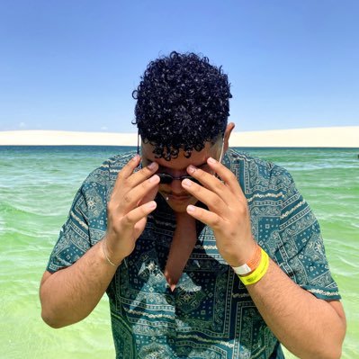 arturuzinho__'s profile picture. reviews detalhadas de músicas filmes e da minha vida