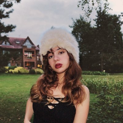 kimiatwitt's profile picture. تنها،با همه‌ی درد‌های جانی میرا‌. Veritas📌