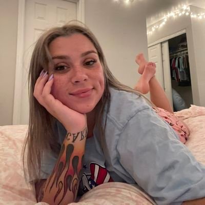 big_tits0072's profile picture. Trying to get through life without looking stupid