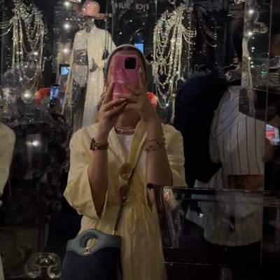 Madridista❤️ PMU alumna 🎓Fight for your dream, even if nobody fights with you..🖤