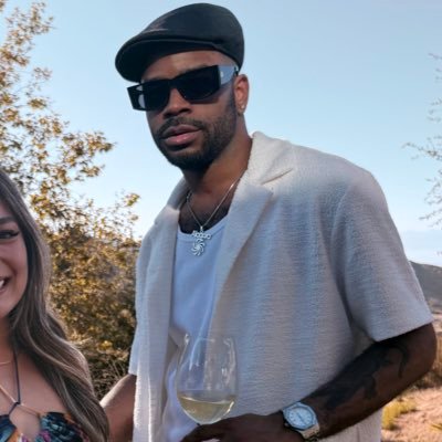 Trumpeter, Performer & Sommelier 🥂 | Featured in @Cirque, @VICE & @latinbillboards | @thenoirmovement | CREATING PARADI$E | seanchristian@thenoirmovement.com