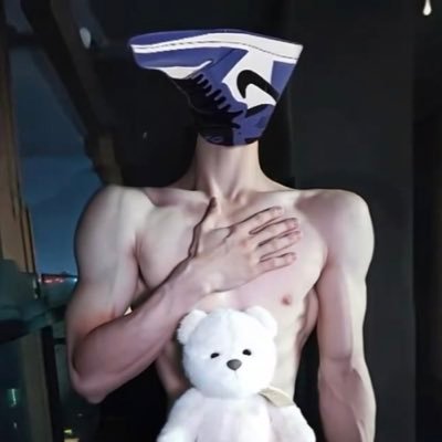 R18⚠️ Warning. Kinkster dedicated to make plays with Nike sneakers. Gore & Worships. Original contents. No replies to impolite messages. Sub: @hornytcell