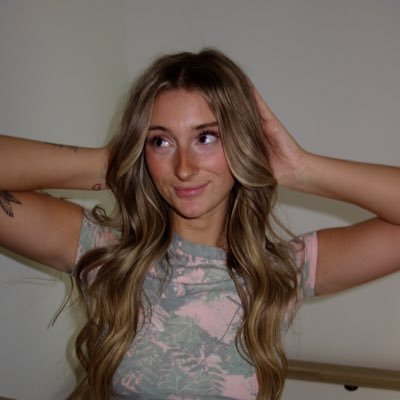 Ambrixx_'s profile picture. CLT | 22 | unreasonably addicted to Iced Lattes🧋