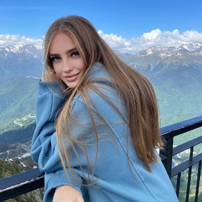 hdruhrw's profile picture. "Sunshine mixed with a little hurricane."