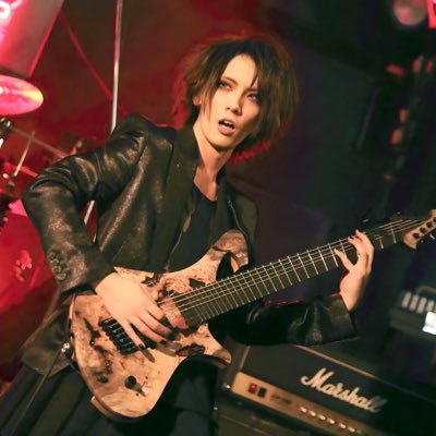 Respect : HYDE,RUKI,URUHA,桜村眞,大村孝佳,Valtz 使用ギター:Cetus / RuinaMiyashiro