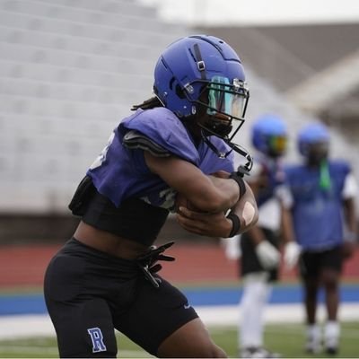 5'9 160 lbs || 40: 4.67 || C/o 26 || RB/LB || Raytown High School || email: amgiles26@gmail.com || Cell: 816-915-2198 || Bench: 265 || Squat 465 || Clean 265
