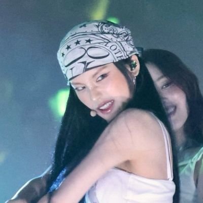 yjinlx's profile picture. I spend all my money on kpop