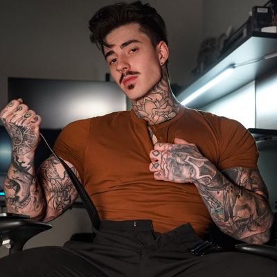 ❝𝙄𝙛 𝙮𝙤𝙪 𝙖𝙧𝙚 𝙤𝙣𝙡𝙮 𝙙𝙧𝙚𝙖𝙢𝙞𝙣𝙜, 𝙬𝙝𝙮 𝙄 𝙝𝙚𝙖𝙧 𝙮𝙤𝙪 𝙨𝙘𝙧𝙚𝙖𝙢𝙞𝙣𝙜?❞