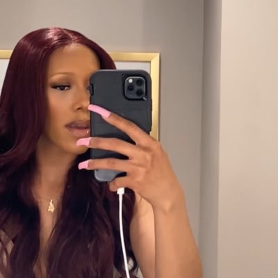 Baethov3n's profile picture. 🎱🪬💙 But I'm just a soul whose intentions are good.