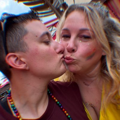 Momx2| good vibes believer✌🏻| sports fanatic ⚾️ 🏈🥎 engaged 💍🌈