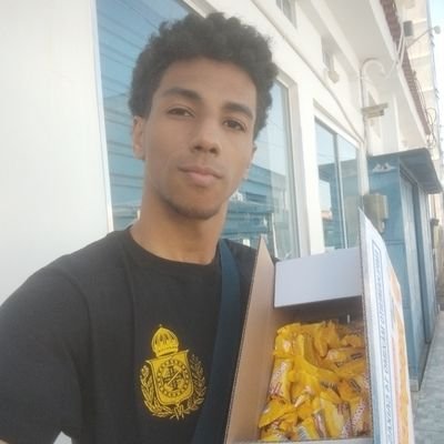 • Ator (dublador em formação) 🎭
• Rapper 🧢
• Vendedor 🍬
• Investidor 💹
Sou um artista conservador & monarquista 👑🔰☕🌿
Não gostou? Problema seu 🫶🏽