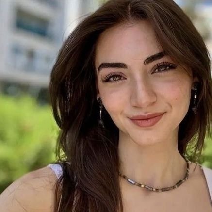 Mutluluk en karanlık zamanlarda bile vardır. Yeter ki ışığı açmayı unutmayın.
♡Film&Dizi&Kitap♡