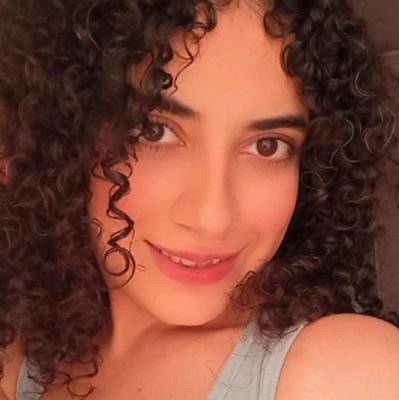 gh_parisaa's profile picture. بنده انسان شادی نیستم.