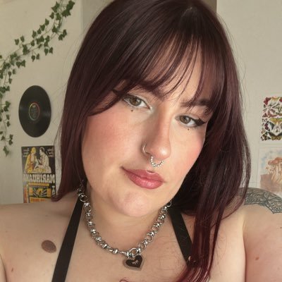 27 | She/Her | Pansexual | Kinky | Amazonian goddess | Findom/Femdom account: @thegoddessindi