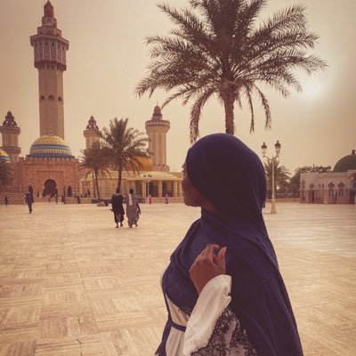 “Ne sacrifie pas l’au-delà pour ce monde,ô fils d’Adam. Donc il est clair que quiconque échange la lumière pour l’obscurité le regrettera” C.A.B💕