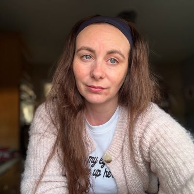 31 • i look like catherine tate, apparently. FootballAccount: @TheBladette