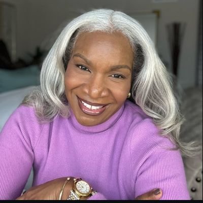 Fashion ° Beauty ° Lifestyle Embracing my Silver Linings.♨️