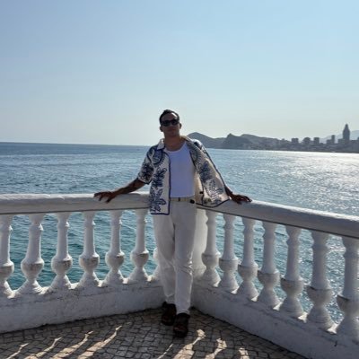 “La única forma de librarse de la tentación es caer en ella”