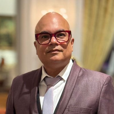 Jornalista, Profissional de Comunicação Empresarial e Marketing. Especialista na área de moda, cultura, arte, beleza, gastronomia e turismo