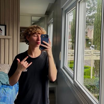 Joao_schonss's profile picture. 𝟽𝟽𝟽