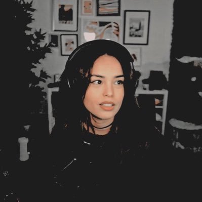 Valkyplaysxo's profile picture.