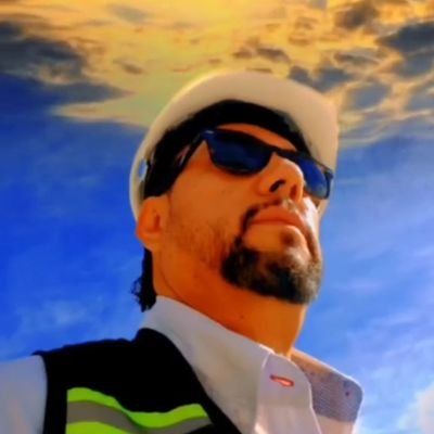Guapo, carismático, introvertido, fantasioso, inmoral, antisocial, insatisfecho, sensual, insoportable, miedoso, vanidoso y en mi final,un cadáver bonito.