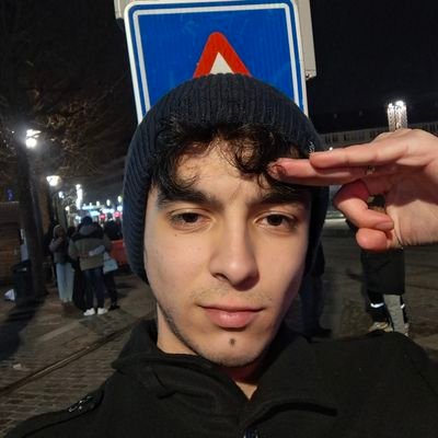 whoopatom's profile picture. 