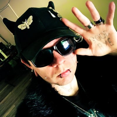 Artist| Musician| Creator| paranormal Investigator (Forgotten Graves)| @Team_BoomSquad|