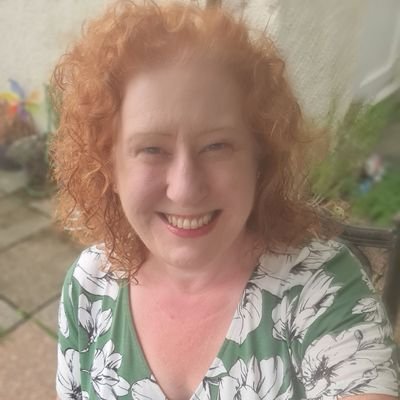 ❤️ Gardening 🌱 Baking 💌 Nature 🐝 Knitting 🧶& Tea ☕ Also wine 🍷Mum of 2 humans 1 dog 🐕 Please don't group tag 💛