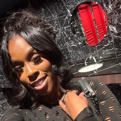 Highly Favored money magnet ass Mother IG : _dollfacekee Yes i braid hair .