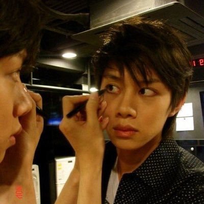 emoboyz4bts's profile picture. ✩₊˚.⋆☾⋆⁺₊✧ sujutan ceo, resident girlchul obsessor, and number 1 so far away and snooze fan // 🏳️‍🌈🇳🇴🇮🇷🏳️‍⚧️@tacks4snax