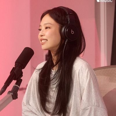 _jenniesgf's profile picture. ✦ — blink