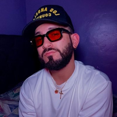 ChaosLordZu's profile picture. ᴀʀᴛɪꜱᴛ. ᴘᴀʀᴛɴᴇʀ ᴛᴏ ᴀɴ ᴀᴍᴀᴢɪɴɢ ʜᴜᴍᴀɴ. ᴀꜱꜱʜᴏʟᴇ.