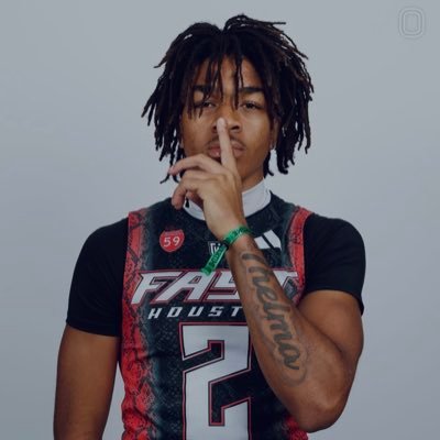 StarlingAden's profile picture. 4⭐️| 27’| WR: 6’2 185lbs|4.6 GPA| @SCSharkfootball |