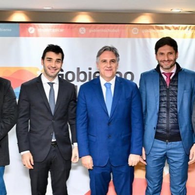 Objetivo y crítico, por eso no soy ni libertario ni kirchnerista. Apoyo a todas las fuerzas que no se encierren en esta dicotomía.