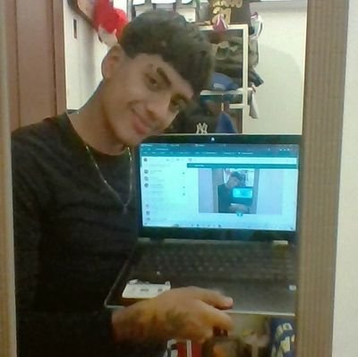 alejitogi's profile picture. 21.