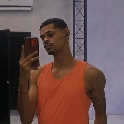 soyjojoo's profile picture. bonita sazonal e meio low profile numa rede que serve pra reclamar