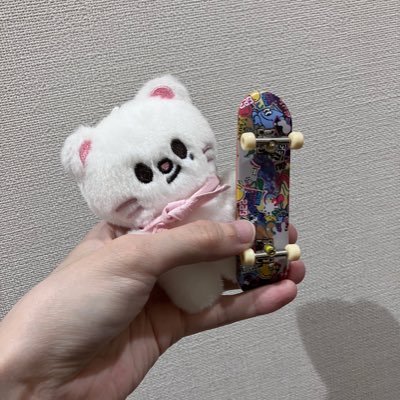 _20maru_______'s profile picture. 1996 20↑高卒済 インドアなマニア 好きの幅が広すぎる文化全体のオタク フォロー数は好きの数