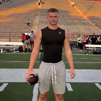 4.0 GPA | Hilton NY | Sec 5 | 6’1” 180lbs | Team Captain | mattkosiorek2@gmail.com | 📞 (585) 831-3415 | Hudl Link in Bio👇|