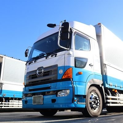 山梨の運輸倉庫会社として、「ちょっといい会社」を目指し進化・成長を続けています。事故防止・働きやすい職場づくり・新たな挑戦を通じて、安心で信頼される物流サービスを提供。創業以来の想いを大切に、社員一人ひとりが活躍できる環境を整えています。私たちと共に、次の100年を築いていきませんか?