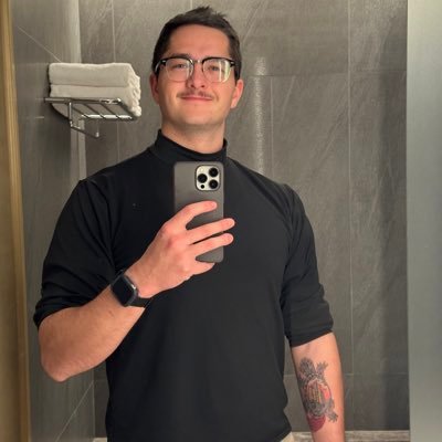 funny guy on here // HTX ➡️ SD // serious acct: @boatmanthoughts