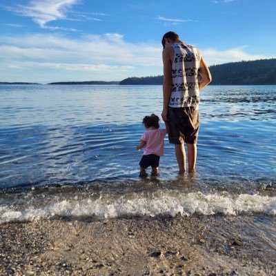Rebellious,defies convention,inspires others by breaking tradition and order. Idealist with strong ethics,truth seeker,🤟🦅loves🌊⛰️🏝️🚣🏻🛶🐟🔭🧫🔬etc…
