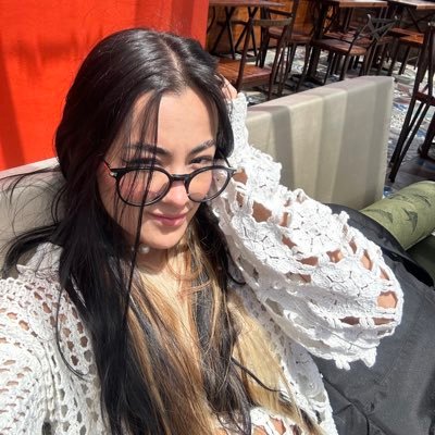 🎐✨🎧🫧 #!¿?¡ solo quiero flores y un abrazo y un helado y ser feliz / amo la música vivo por la música música música música