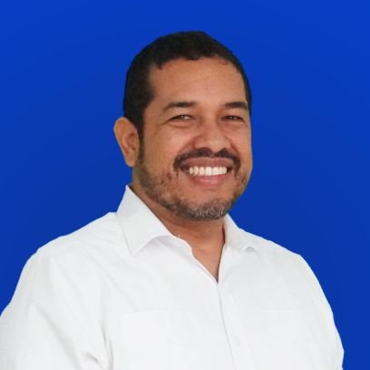 Arquitecto (U. Panamá) y Urbanista (LSE). Esposo y Padre de Familia.