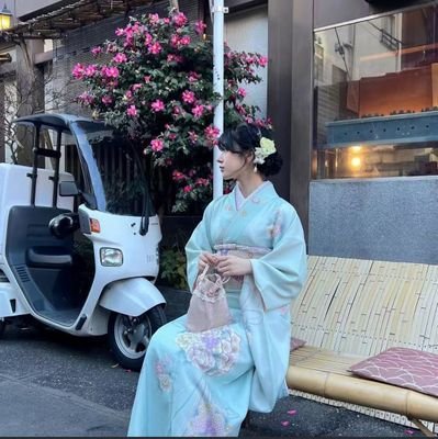 お金がなかった生活から見事脱却!もうあの苦しい生活には戾りたくない、戾らない。そして私と同じような経験をしている人の力になりたい。今の私にはお金も権力もある!